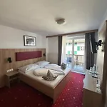 Haus Flexen & بيت ضيافة ستوبين آم أرلبرغ