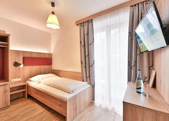 Haus Flexen & בית הארחה שטובן אם ארלברג